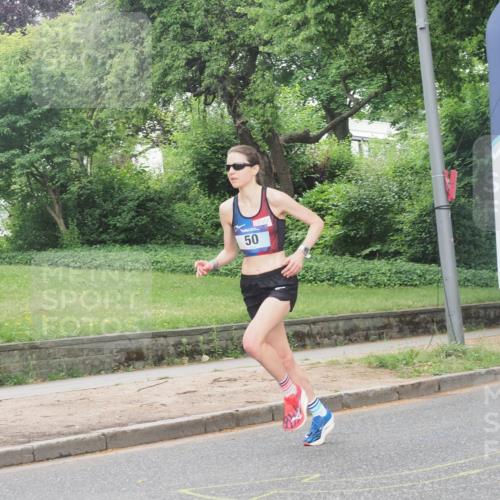 29.06.2025 - hella hamburg halbmarathon KatJ http://msf.ph/oto/8267615 29.06.2025 10:07:06 Zwischen KM18-KM19 50 meine-sportfotos.de