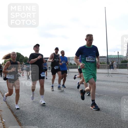 29.06.2025 - hella hamburg halbmarathon Lena Gebhardt http://msf.ph/oto/8267617 29.06.2025 09:57:23 Lombardsbrücke 1030, 1086, 1193, 1327, 1381, 1422, 1442, 1537, 1657, 1783, 2025, 2074, 2111, 2119, 2252, 2340, 2444, 2488, 2595, 2814, 2839, 2855, 2869, 3048, 3093, 3096, 3103, 3575, 3698, 3791, 3999, 4261, 4299, 4379, 4558, 4726, 4770, 4986, 5008, 5013, 5018, 5021, 5024, 5319, 5633, 5744, 5820, 5907, 6125, 6374, 6377, 6631, 6720, 6762, 6795, 6942, 7177, 7221, 7259, 7397, 7742, 7918, 7930, 7932, 8112, 8313, 8651, 8813, 8930, 9060, 9316, 9497, 10191 meine-sportfotos.de