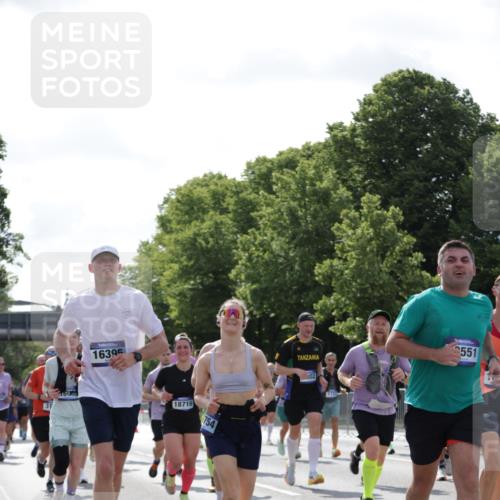 29.06.2025 - hella hamburg halbmarathon Jannik Wohlers http://msf.ph/oto/8267660 29.06.2025 10:01:05 Lombardsbrücke 1329, 1387, 1722, 1724, 2006, 2091, 2167, 2591, 3199, 3425, 3663, 4319, 4322, 4370, 4649, 4663, 5547, 5570, 5675, 6087, 6281, 0000, 6302, 6591, 6921, 6924, 7287, 8030, 8191, 8392, 8691, 8822, 8926, 10281, 10301, 10576, 11043, 11465, 12475, 13516, 13528, 13551, 13699, 13796, 14375, 14867, 15083, 15093, 15550, 15637, 15726, 16063, 16367, 16395, 16754, 17140, 17441, 17890, 18232, 18290, 18355, 18716, 18717, 18739, 18833, 18899, 18954, 19002, 19003, 19160 meine-sportfotos.de