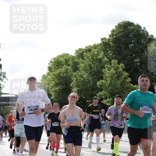 29.06.2025 - hella hamburg halbmarathon Jannik Wohlers http://msf.ph/oto/8267675 29.06.2025 10:01:05 Lombardsbrücke 1329, 1387, 1722, 1724, 2006, 2091, 2167, 2591, 3199, 3425, 3663, 4319, 4322, 4370, 4649, 4663, 5547, 5570, 5675, 6087, 6281, 0000, 6302, 6591, 6921, 6924, 7287, 8030, 8191, 8392, 8691, 8822, 8926, 10281, 10301, 10576, 11043, 11465, 12475, 13516, 13528, 13551, 13699, 13796, 14375, 14867, 15083, 15093, 15550, 15637, 15726, 16063, 16367, 16395, 16754, 17140, 17441, 17890, 18232, 18290, 18355, 18716, 18717, 18739, 18833, 18899, 18954, 19002, 19003, 19160 meine-sportfotos.de