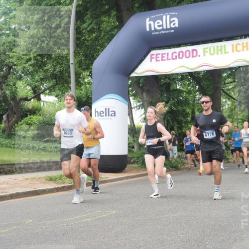 29.06.2025 - hella hamburg halbmarathon KatJ http://msf.ph/oto/8267676 29.06.2025 10:39:22 Zwischen KM18-KM19 4635, 6776, 7409 meine-sportfotos.de