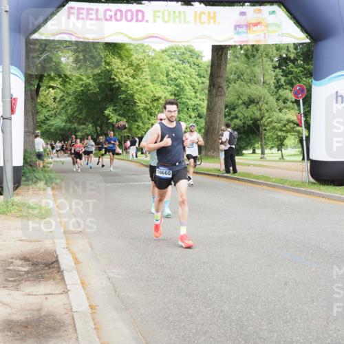 29.06.2025 - hella hamburg halbmarathon MichiJ http://msf.ph/oto/8267705 29.06.2025 10:30:49 Zwischen KM18-KM19 5682, 6770, 9833, 10469, 15270, 16084, 16295, 16660, 17016 meine-sportfotos.de