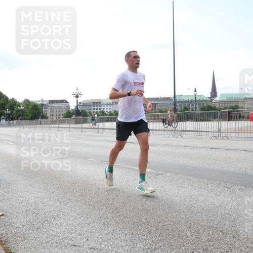 29.06.2025 - hella hamburg halbmarathon Lena Gebhardt http://msf.ph/oto/8267721 29.06.2025 10:11:15 Lombardsbrücke 1166, 1186, 1723, 1781, 2868, 3837, 4287, 5254, 5653, 7271, 7370, 8171, 8206, 8207, 8368, 8561, 9119, 9169, 9829, 10196, 10372, 11149, 11321, 11755, 12286, 12426, 12556, 12571, 12790, 12836, 13588, 13594, 13603, 13939, 14008, 14022, 14149, 14270, 15009, 15214, 15252, 15797, 15908, 16383, 16808, 17142, 17500, 17787, 18382, 19172, 19241 meine-sportfotos.de