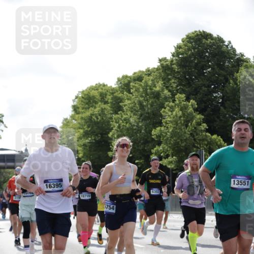 29.06.2025 - hella hamburg halbmarathon Jannik Wohlers http://msf.ph/oto/8267735 29.06.2025 10:01:05 Lombardsbrücke 1329, 1387, 1722, 1724, 2006, 2091, 2167, 2591, 3199, 3425, 3663, 4319, 4322, 4370, 4649, 4663, 5547, 5570, 5675, 6087, 6281, 0000, 6302, 6591, 6921, 6924, 7287, 8030, 8191, 8392, 8691, 8822, 8926, 10281, 10301, 10576, 11043, 11465, 12475, 13516, 13528, 13551, 13699, 13796, 14375, 14867, 15083, 15093, 15550, 15637, 15726, 16063, 16367, 16395, 16754, 17140, 17441, 17890, 18232, 18290, 18355, 18716, 18717, 18739, 18833, 18899, 18954, 19002, 19003, 19160 meine-sportfotos.de