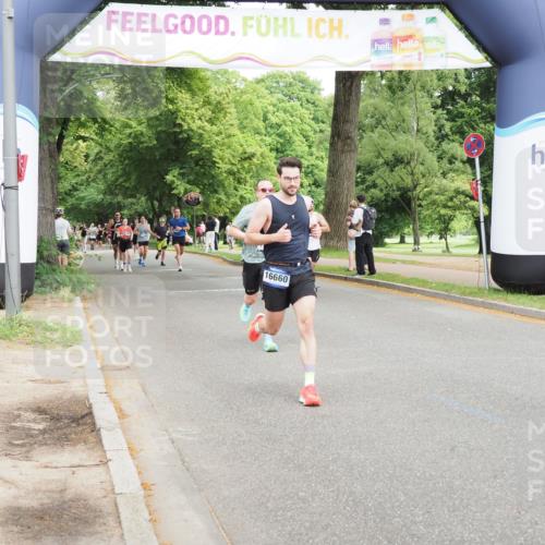 29.06.2025 - hella hamburg halbmarathon MichiJ http://msf.ph/oto/8267743 29.06.2025 10:30:49 Zwischen KM18-KM19 5682, 6770, 9833, 10469, 15270, 16084, 16295, 16660, 17016 meine-sportfotos.de