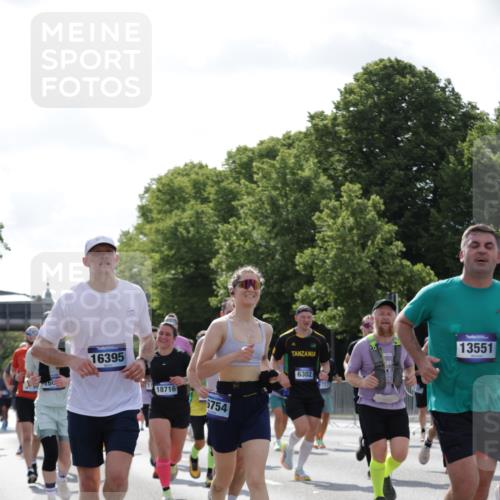 29.06.2025 - hella hamburg halbmarathon Jannik Wohlers http://msf.ph/oto/8267768 29.06.2025 10:01:05 Lombardsbrücke 1329, 1387, 1722, 1724, 2006, 2091, 2167, 2591, 3199, 3425, 3663, 4319, 4322, 4370, 4649, 4663, 5547, 5570, 5675, 6087, 6281, 0000, 6302, 6591, 6921, 6924, 7287, 8030, 8191, 8392, 8691, 8822, 8926, 10281, 10301, 10576, 11043, 11465, 12475, 13516, 13528, 13551, 13699, 13796, 14375, 14867, 15083, 15093, 15550, 15637, 15726, 16063, 16367, 16395, 16754, 17140, 17441, 17890, 18232, 18290, 18355, 18716, 18717, 18739, 18833, 18899, 18954, 19002, 19003, 19160 meine-sportfotos.de
