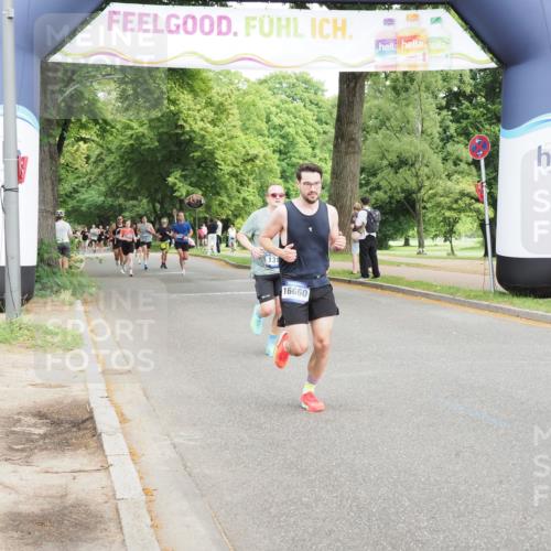 29.06.2025 - hella hamburg halbmarathon MichiJ http://msf.ph/oto/8267773 29.06.2025 10:30:49 Zwischen KM18-KM19 5682, 6770, 9833, 10469, 15270, 16084, 16295, 16660, 17016 meine-sportfotos.de
