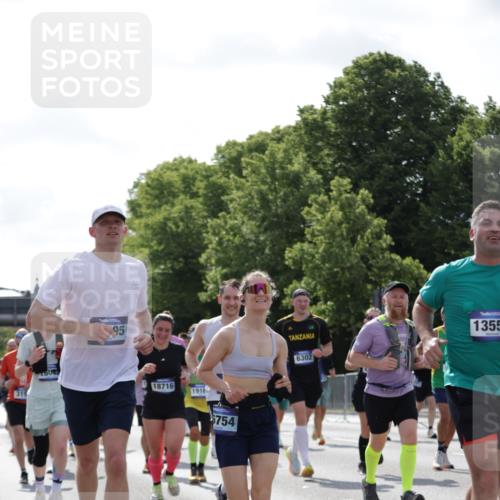29.06.2025 - hella hamburg halbmarathon Jannik Wohlers http://msf.ph/oto/8267835 29.06.2025 10:01:05 Lombardsbrücke 1329, 1387, 1722, 1724, 2006, 2091, 2167, 2591, 3199, 3425, 3663, 4319, 4322, 4370, 4649, 4663, 5547, 5570, 5675, 6087, 6281, 0000, 6302, 6591, 6921, 6924, 7287, 8030, 8191, 8392, 8691, 8822, 8926, 10281, 10301, 10576, 11043, 11465, 12475, 13516, 13528, 13551, 13699, 13796, 14375, 14867, 15083, 15093, 15550, 15637, 15726, 16063, 16367, 16395, 16754, 17140, 17441, 17890, 18232, 18290, 18355, 18716, 18717, 18739, 18833, 18899, 18954, 19002, 19003, 19160 meine-sportfotos.de