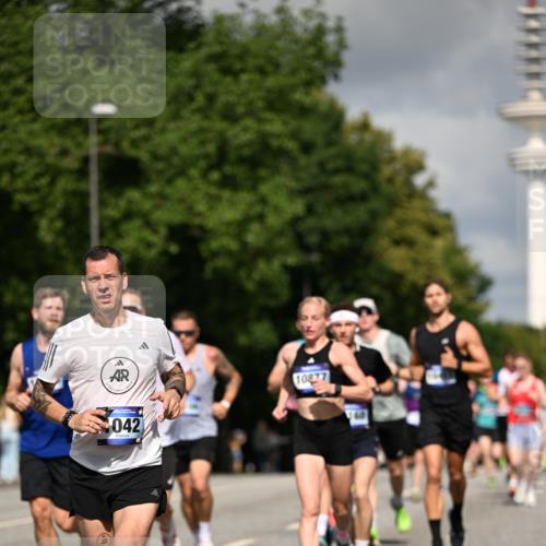 29.06.2025 - hella hamburg halbmarathon Dr. Thomas Lammeyer http://msf.ph/oto/8267844 29.06.2025 09:52:26 Kennedybrücke 1042, 1571, 1600, 2262, 2797, 3547, 4062, 4359, 4381, 5003, 6037, 6047, 7310, 7482, 7981, 8002, 8121, 9640, 9643, 10190, 10369, 10451, 10738, 10877, 11106, 11423 meine-sportfotos.de