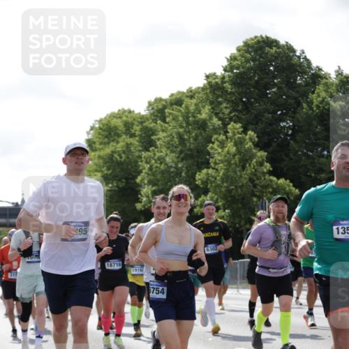 29.06.2025 - hella hamburg halbmarathon Jannik Wohlers http://msf.ph/oto/8267863 29.06.2025 10:01:05 Lombardsbrücke 1329, 1387, 1722, 1724, 2006, 2091, 2167, 2591, 3199, 3425, 3663, 4319, 4322, 4370, 4649, 4663, 5547, 5570, 5675, 6087, 6281, 0000, 6302, 6591, 6921, 6924, 7287, 8030, 8191, 8392, 8691, 8822, 8926, 10281, 10301, 10576, 11043, 11465, 12475, 13516, 13528, 13551, 13699, 13796, 14375, 14867, 15083, 15093, 15550, 15637, 15726, 16063, 16367, 16395, 16754, 17140, 17441, 17890, 18232, 18290, 18355, 18716, 18717, 18739, 18833, 18899, 18954, 19002, 19003, 19160 meine-sportfotos.de