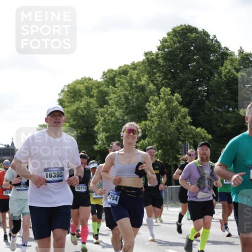 29.06.2025 - hella hamburg halbmarathon Jannik Wohlers http://msf.ph/oto/8267931 29.06.2025 10:01:05 Lombardsbrücke 1329, 1387, 1722, 1724, 2006, 2091, 2167, 2591, 3199, 3425, 3663, 4319, 4322, 4370, 4649, 4663, 5547, 5570, 5675, 6087, 6281, 0000, 6302, 6591, 6921, 6924, 7287, 8030, 8191, 8392, 8691, 8822, 8926, 10281, 10301, 10576, 11043, 11465, 12475, 13516, 13528, 13551, 13699, 13796, 14375, 14867, 15083, 15093, 15550, 15637, 15726, 16063, 16367, 16395, 16754, 17140, 17441, 17890, 18232, 18290, 18355, 18716, 18717, 18739, 18833, 18899, 18954, 19002, 19003, 19160 meine-sportfotos.de