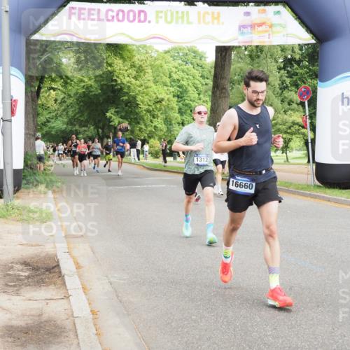 29.06.2025 - hella hamburg halbmarathon MichiJ http://msf.ph/oto/8267939 29.06.2025 10:30:50 Zwischen KM18-KM19 1312, 5682, 6770, 9833, 10469, 15270, 16084, 16295, 16660, 17016 meine-sportfotos.de