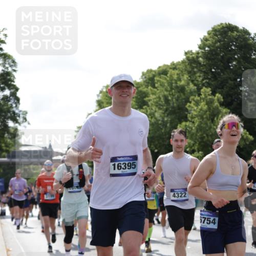 29.06.2025 - hella hamburg halbmarathon Jannik Wohlers http://msf.ph/oto/8268061 29.06.2025 10:01:06 Lombardsbrücke 1329, 1722, 1724, 2091, 2167, 2591, 3199, 3425, 3663, 4319, 4322, 4370, 4649, 4663, 5547, 5570, 5675, 6087, 6281, 0000, 6302, 6591, 6921, 6924, 7287, 8030, 8191, 8392, 8691, 8822, 8926, 10281, 10301, 10576, 10915, 11043, 11465, 12475, 13516, 13528, 13551, 13699, 13796, 14375, 14867, 15083, 15093, 15550, 15637, 16063, 16367, 16395, 16754, 16909, 17140, 17441, 17890, 18232, 18290, 18716, 18717, 18739, 18833, 18899, 18954, 19002, 19003, 19160 meine-sportfotos.de