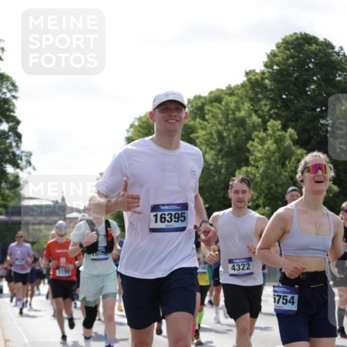 29.06.2025 - hella hamburg halbmarathon Jannik Wohlers http://msf.ph/oto/8268082 29.06.2025 10:01:06 Lombardsbrücke 1329, 1722, 1724, 2091, 2167, 2591, 3199, 3425, 3663, 4319, 4322, 4370, 4649, 4663, 5547, 5570, 5675, 6087, 6281, 0000, 6302, 6591, 6921, 6924, 7287, 8030, 8191, 8392, 8691, 8822, 8926, 10281, 10301, 10576, 10915, 11043, 11465, 12475, 13516, 13528, 13551, 13699, 13796, 14375, 14867, 15083, 15093, 15550, 15637, 16063, 16367, 16395, 16754, 16909, 17140, 17441, 17890, 18232, 18290, 18716, 18717, 18739, 18833, 18899, 18954, 19002, 19003, 19160 meine-sportfotos.de