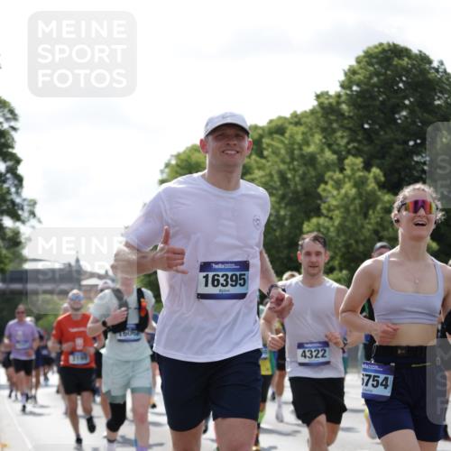 29.06.2025 - hella hamburg halbmarathon Jannik Wohlers http://msf.ph/oto/8268114 29.06.2025 10:01:06 Lombardsbrücke 1329, 1722, 1724, 2091, 2167, 2591, 3199, 3425, 3663, 4319, 4322, 4370, 4649, 4663, 5547, 5570, 5675, 6087, 6281, 0000, 6302, 6591, 6921, 6924, 7287, 8030, 8191, 8392, 8691, 8822, 8926, 10281, 10301, 10576, 10915, 11043, 11465, 12475, 13516, 13528, 13551, 13699, 13796, 14375, 14867, 15083, 15093, 15550, 15637, 16063, 16367, 16395, 16754, 16909, 17140, 17441, 17890, 18232, 18290, 18716, 18717, 18739, 18833, 18899, 18954, 19002, 19003, 19160 meine-sportfotos.de