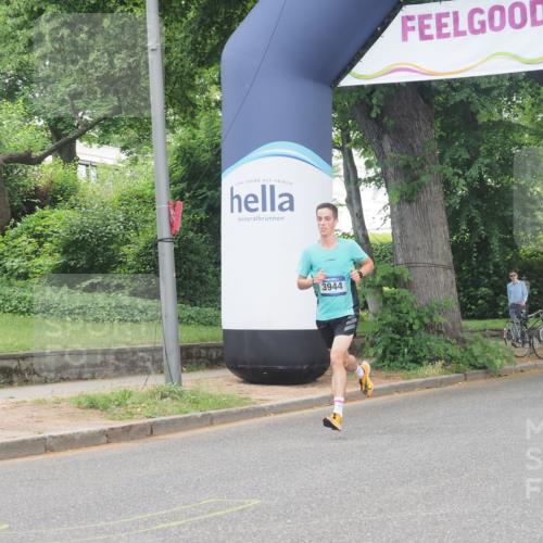 29.06.2025 - hella hamburg halbmarathon KatJ http://msf.ph/oto/8268133 29.06.2025 10:07:18 Zwischen KM18-KM19 3944 meine-sportfotos.de