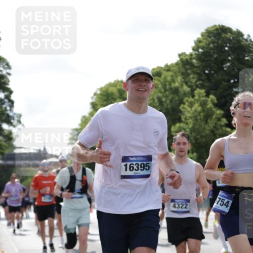 29.06.2025 - hella hamburg halbmarathon Jannik Wohlers http://msf.ph/oto/8268174 29.06.2025 10:01:06 Lombardsbrücke 1329, 1722, 1724, 2091, 2167, 2591, 3199, 3425, 3663, 4319, 4322, 4370, 4649, 4663, 5547, 5570, 5675, 6087, 6281, 0000, 6302, 6591, 6921, 6924, 7287, 8030, 8191, 8392, 8691, 8822, 8926, 10281, 10301, 10576, 10915, 11043, 11465, 12475, 13516, 13528, 13551, 13699, 13796, 14375, 14867, 15083, 15093, 15550, 15637, 16063, 16367, 16395, 16754, 16909, 17140, 17441, 17890, 18232, 18290, 18716, 18717, 18739, 18833, 18899, 18954, 19002, 19003, 19160 meine-sportfotos.de