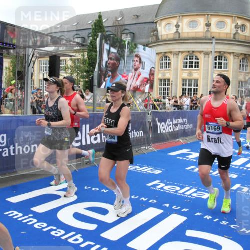 29.06.2025 - hella hamburg halbmarathon Michael Strokosch http://msf.ph/oto/8268202 29.06.2025 10:52:52 Ziel 1257, 1258, 1657, 2287, 2444, 2814, 2910, 4557, 4558, 5077, 5169, 5194, 8172, 8720, 8955, 9065, 9163, 10811, 11217, 11992, 14198, 14286, 14805, 16467, 17198, 18331, 19244 meine-sportfotos.de