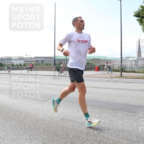 29.06.2025 - hella hamburg halbmarathon Lena Gebhardt http://msf.ph/oto/8268229 29.06.2025 10:11:15 Lombardsbrücke 1166, 1186, 1723, 1781, 2868, 3837, 4287, 5254, 5653, 7271, 7370, 8171, 8206, 8207, 8368, 8561, 9119, 9169, 9829, 10196, 10372, 11149, 11321, 11755, 12286, 12426, 12556, 12571, 12790, 12836, 13588, 13594, 13603, 13939, 14008, 14022, 14149, 14270, 15009, 15214, 15252, 15797, 15908, 16383, 16808, 17142, 17500, 17787, 18382, 19172, 19241 meine-sportfotos.de