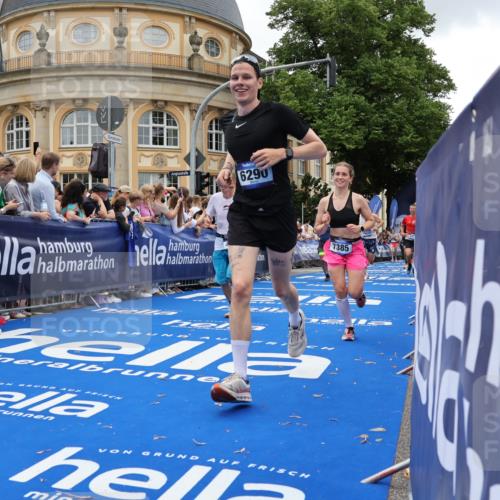 29.06.2025 - hella hamburg halbmarathon Strokosch-Dieckow http://msf.ph/oto/8268232 29.06.2025 10:45:51 Ziel 3477, 4277, 4345, 4854, 6290, 6532, 7385, 8577, 8871, 10792, 11821, 12084, 13975, 14374, 14911, 15149, 16624, 17008, 17835, 18185, 19116 meine-sportfotos.de