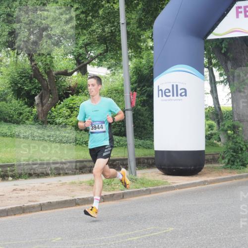 29.06.2025 - hella hamburg halbmarathon KatJ http://msf.ph/oto/8268343 29.06.2025 10:07:18 Zwischen KM18-KM19 3944 meine-sportfotos.de