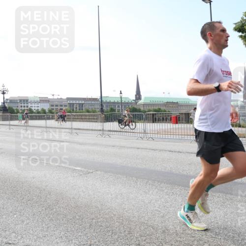 29.06.2025 - hella hamburg halbmarathon Lena Gebhardt http://msf.ph/oto/8268345 29.06.2025 10:11:15 Lombardsbrücke 1166, 1186, 1723, 1781, 2868, 3837, 4287, 5254, 5653, 7271, 7370, 8171, 8206, 8207, 8368, 8561, 9119, 9169, 9829, 10196, 10372, 11149, 11321, 11755, 12286, 12426, 12556, 12571, 12790, 12836, 13588, 13594, 13603, 13939, 14008, 14022, 14149, 14270, 15009, 15214, 15252, 15797, 15908, 16383, 16808, 17142, 17500, 17787, 18382, 19172, 19241 meine-sportfotos.de