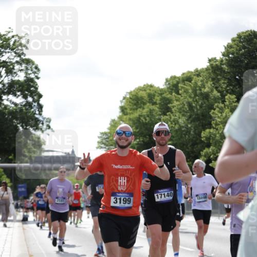 29.06.2025 - hella hamburg halbmarathon Jannik Wohlers http://msf.ph/oto/8268369 29.06.2025 10:01:08 Lombardsbrücke 1329, 1653, 1722, 1724, 2167, 2591, 2957, 3039, 3199, 3425, 3663, 4319, 4322, 4649, 4663, 5547, 5570, 5675, 6087, 6281, 6302, 6921, 6924, 7287, 8030, 8191, 8392, 8578, 8691, 8822, 8926, 10281, 10301, 10576, 10915, 11043, 12475, 13528, 13551, 13699, 13796, 14375, 14867, 15093, 15550, 15637, 16063, 16367, 16395, 16754, 16909, 17140, 17441, 17890, 18232, 18290, 18555, 18716, 18717, 18739, 18833, 18899, 18954, 19002, 19003, 19160 meine-sportfotos.de