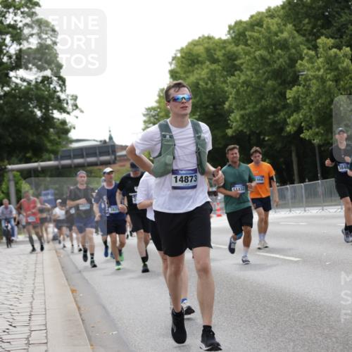 29.06.2025 - hella hamburg halbmarathon Jannik Wohlers http://msf.ph/oto/8268375 29.06.2025 10:33:39 Lombardsbrücke 1417, 1705, 1787, 2265, 2482, 2496, 2526, 2933, 3264, 3340, 3345, 3829, 3848, 4479, 4807, 5561, 5584, 5691, 6364, 7027, 7324, 7329, 7565, 8202, 8277, 8375, 8377, 8383, 8401, 9094, 9875, 10007, 10071, 10800, 11092, 11111, 11432, 11642, 11668, 12165, 12330, 12562, 12896, 13401, 13485, 13934, 14047, 14058, 14873, 14919, 15792, 15845, 15983, 16115, 16578, 17440, 17789, 17953, 18044, 19145, 19164 meine-sportfotos.de