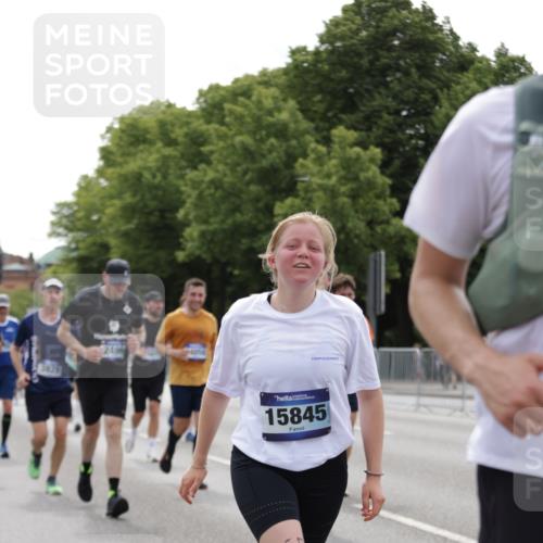 29.06.2025 - hella hamburg halbmarathon Jannik Wohlers http://msf.ph/oto/8268384 29.06.2025 10:33:41 Lombardsbrücke 1417, 1705, 1787, 2265, 2482, 2496, 2526, 2933, 3340, 3345, 3829, 3848, 4479, 4807, 5561, 5584, 5691, 6364, 7324, 7329, 8277, 9094, 9875, 10071, 10360, 10800, 11092, 11432, 11642, 11668, 12165, 12330, 12562, 12896, 13401, 13485, 13934, 14047, 14058, 14873, 14919, 15792, 15793, 15845, 15983, 16115, 16578, 17440, 17789, 17953, 18044, 19145, 19164 meine-sportfotos.de