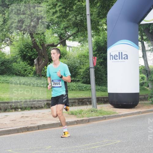 29.06.2025 - hella hamburg halbmarathon KatJ http://msf.ph/oto/8268385 29.06.2025 10:07:18 Zwischen KM18-KM19 3944 meine-sportfotos.de