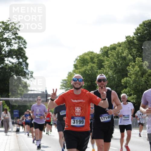 29.06.2025 - hella hamburg halbmarathon Jannik Wohlers http://msf.ph/oto/8268433 29.06.2025 10:01:09 Lombardsbrücke 1329, 1653, 1722, 1724, 1729, 2167, 2591, 2957, 3039, 3199, 3425, 3663, 4322, 4649, 4663, 5547, 5570, 5675, 6087, 6281, 6302, 6921, 7287, 8030, 8191, 8392, 8578, 8691, 8822, 8926, 10281, 10301, 10576, 10915, 11043, 12475, 12734, 13528, 13551, 13699, 13796, 14175, 14375, 14867, 15093, 15550, 15637, 16063, 16367, 16395, 16426, 16754, 16909, 17140, 17441, 17810, 17890, 18232, 18290, 18555, 18716, 18717, 18739, 18833, 18899, 18954, 19002, 19003, 19160 meine-sportfotos.de