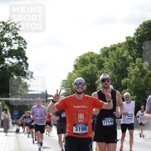 29.06.2025 - hella hamburg halbmarathon Jannik Wohlers http://msf.ph/oto/8268455 29.06.2025 10:01:09 Lombardsbrücke 1329, 1653, 1722, 1724, 1729, 2167, 2591, 2957, 3039, 3199, 3425, 3663, 4322, 4649, 4663, 5547, 5570, 5675, 6087, 6281, 6302, 6921, 7287, 8030, 8191, 8392, 8578, 8691, 8822, 8926, 10281, 10301, 10576, 10915, 11043, 12475, 12734, 13528, 13551, 13699, 13796, 14175, 14375, 14867, 15093, 15550, 15637, 16063, 16367, 16395, 16426, 16754, 16909, 17140, 17441, 17810, 17890, 18232, 18290, 18555, 18716, 18717, 18739, 18833, 18899, 18954, 19002, 19003, 19160 meine-sportfotos.de
