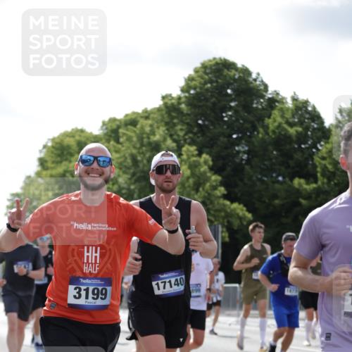 29.06.2025 - hella hamburg halbmarathon Jannik Wohlers http://msf.ph/oto/8268475 29.06.2025 10:01:09 Lombardsbrücke 1329, 1653, 1722, 1724, 1729, 2167, 2591, 2957, 3039, 3199, 3425, 3663, 4322, 4649, 4663, 5547, 5570, 5675, 6087, 6281, 6302, 6921, 7287, 8030, 8191, 8392, 8578, 8691, 8822, 8926, 10281, 10301, 10576, 10915, 11043, 12475, 12734, 13528, 13551, 13699, 13796, 14175, 14375, 14867, 15093, 15550, 15637, 16063, 16367, 16395, 16426, 16754, 16909, 17140, 17441, 17810, 17890, 18232, 18290, 18555, 18716, 18717, 18739, 18833, 18899, 18954, 19002, 19003, 19160 meine-sportfotos.de
