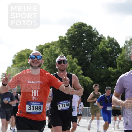 29.06.2025 - hella hamburg halbmarathon Jannik Wohlers http://msf.ph/oto/8268485 29.06.2025 10:01:09 Lombardsbrücke 1329, 1653, 1722, 1724, 1729, 2167, 2591, 2957, 3039, 3199, 3425, 3663, 4322, 4649, 4663, 5547, 5570, 5675, 6087, 6281, 6302, 6921, 7287, 8030, 8191, 8392, 8578, 8691, 8822, 8926, 10281, 10301, 10576, 10915, 11043, 12475, 12734, 13528, 13551, 13699, 13796, 14175, 14375, 14867, 15093, 15550, 15637, 16063, 16367, 16395, 16426, 16754, 16909, 17140, 17441, 17810, 17890, 18232, 18290, 18555, 18716, 18717, 18739, 18833, 18899, 18954, 19002, 19003, 19160 meine-sportfotos.de