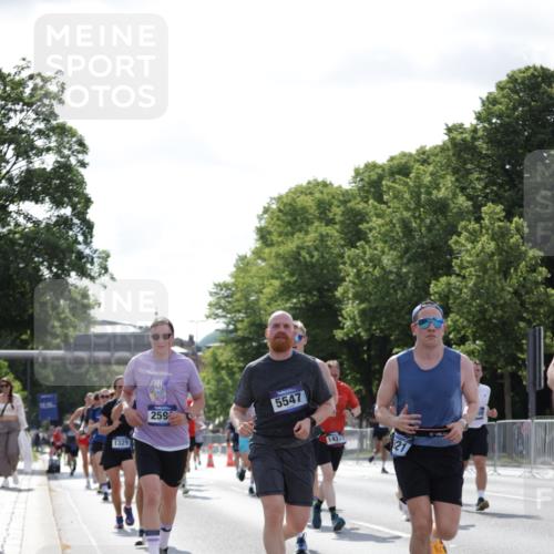 29.06.2025 - hella hamburg halbmarathon Jannik Wohlers http://msf.ph/oto/8268495 29.06.2025 10:01:10 Lombardsbrücke 1329, 1464, 1653, 1722, 1724, 1729, 2167, 2591, 2806, 2957, 3039, 3199, 3425, 3663, 4322, 4649, 4663, 5547, 5570, 5675, 6087, 6281, 6302, 6921, 7287, 8030, 8191, 8392, 8578, 8691, 8822, 8926, 10281, 10301, 10915, 11043, 12475, 12734, 13528, 13551, 13699, 13796, 14175, 14176, 14375, 14867, 15093, 15550, 15637, 16063, 16367, 16395, 16426, 16754, 16909, 17140, 17441, 17810, 17890, 18232, 18290, 18555, 18716, 18717, 18739, 18899, 18954, 19160 meine-sportfotos.de
