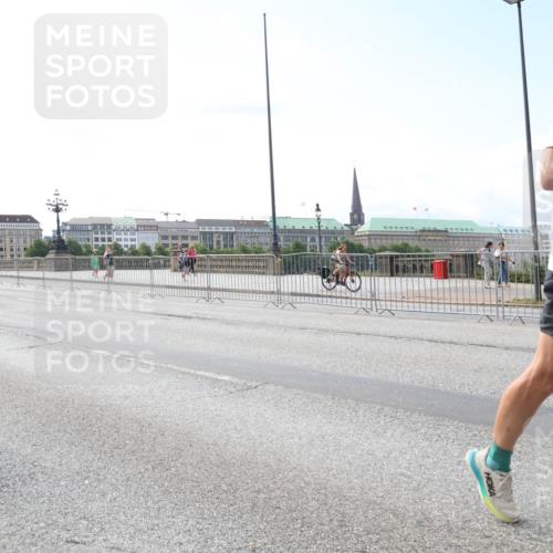 29.06.2025 - hella hamburg halbmarathon Lena Gebhardt http://msf.ph/oto/8268517 29.06.2025 10:11:15 Lombardsbrücke 1166, 1186, 1723, 1781, 2868, 3837, 4287, 5254, 5653, 7271, 7370, 8171, 8206, 8207, 8368, 8561, 9119, 9169, 9829, 10196, 10372, 11149, 11321, 11755, 12286, 12426, 12556, 12571, 12790, 12836, 13588, 13594, 13603, 13939, 14008, 14022, 14149, 14270, 15009, 15214, 15252, 15797, 15908, 16383, 16808, 17142, 17500, 17787, 18382, 19172, 19241 meine-sportfotos.de