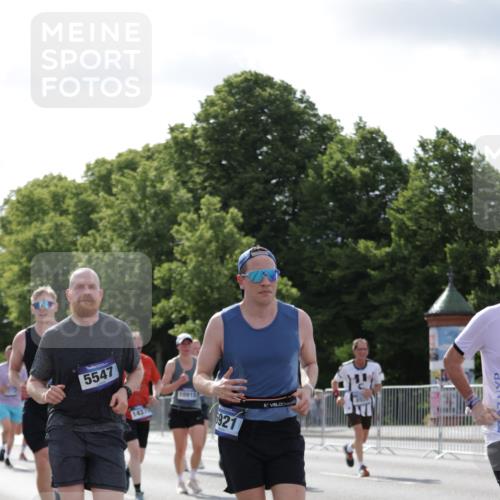 29.06.2025 - hella hamburg halbmarathon Jannik Wohlers http://msf.ph/oto/8268558 29.06.2025 10:01:11 Lombardsbrücke 1329, 1464, 1653, 1722, 1724, 1729, 1940, 2167, 2591, 2806, 2957, 3039, 3199, 3425, 3663, 4322, 4649, 4663, 5547, 5570, 5675, 6087, 6281, 6302, 6921, 7287, 8030, 8191, 8392, 8578, 8691, 8822, 8926, 10281, 10301, 10915, 11043, 12475, 12734, 13528, 13551, 13699, 13796, 14175, 14176, 14375, 14867, 15093, 15550, 15637, 16063, 16367, 16395, 16426, 16754, 16909, 17017, 17140, 17441, 17810, 17890, 18232, 18290, 18555, 18716, 18717, 18739, 18899, 18954, 19160 meine-sportfotos.de