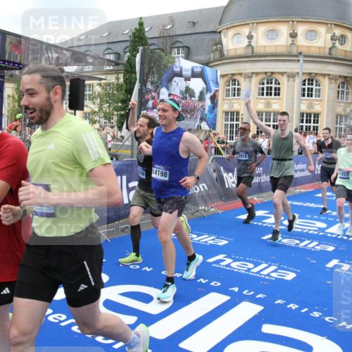 29.06.2025 - hella hamburg halbmarathon Michael Strokosch http://msf.ph/oto/8268581 29.06.2025 10:52:55 Ziel 1257, 1258, 1657, 2099, 2444, 2814, 2910, 4557, 4558, 4770, 5077, 5169, 8139, 8172, 8720, 8955, 9065, 9163, 10724, 10811, 11217, 11992, 14198, 14286, 17198 meine-sportfotos.de