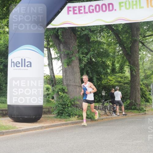 29.06.2025 - hella hamburg halbmarathon KatJ http://msf.ph/oto/8268633 29.06.2025 10:07:26 Zwischen KM18-KM19  meine-sportfotos.de