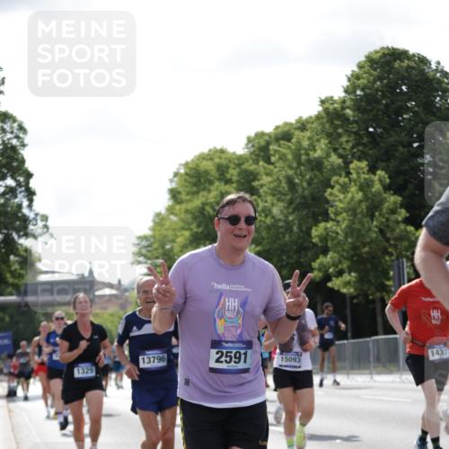 29.06.2025 - hella hamburg halbmarathon Jannik Wohlers http://msf.ph/oto/8268659 29.06.2025 10:01:12 Lombardsbrücke 1184, 1329, 1464, 1653, 1722, 1724, 1729, 1940, 2167, 2591, 2806, 2957, 3039, 3199, 3425, 3663, 4322, 4663, 5547, 5570, 5602, 5603, 5675, 6087, 6281, 6302, 6921, 7287, 8030, 8191, 8392, 8578, 8691, 8822, 8926, 10281, 10301, 10915, 11043, 12475, 12734, 12736, 13528, 13551, 13796, 14026, 14175, 14176, 14375, 14867, 15093, 15550, 16063, 16367, 16395, 16424, 16426, 16754, 16909, 17017, 17140, 17441, 17810, 18232, 18290, 18555, 18716, 18717, 18739, 18899, 18954, 19160 meine-sportfotos.de
