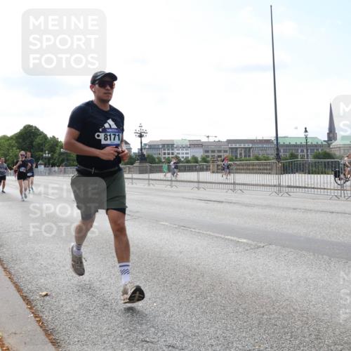 29.06.2025 - hella hamburg halbmarathon Lena Gebhardt http://msf.ph/oto/8268679 29.06.2025 10:11:16 Lombardsbrücke 1166, 1723, 1781, 1866, 2868, 3837, 4287, 5254, 5653, 7271, 7370, 8115, 8171, 8206, 8207, 8368, 8561, 9119, 9169, 9829, 10196, 10372, 11149, 11321, 11755, 12286, 12426, 12556, 12571, 12790, 12836, 13594, 13603, 13939, 14008, 14022, 14149, 14270, 15009, 15214, 15252, 15797, 15908, 16383, 17142, 17500, 17787, 18382, 19172, 19241 meine-sportfotos.de