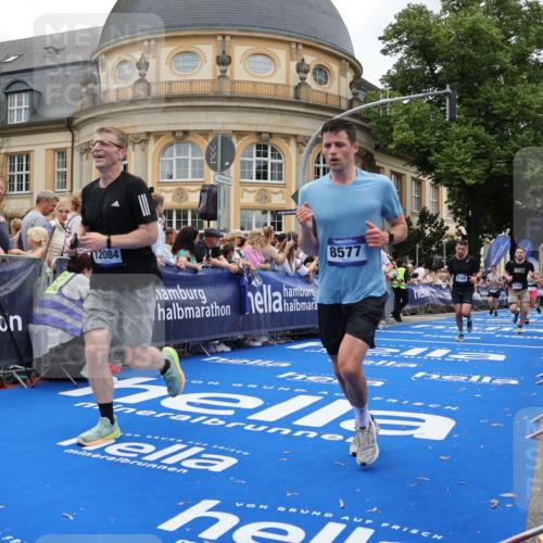 29.06.2025 - hella hamburg halbmarathon Strokosch-Dieckow http://msf.ph/oto/8268700 29.06.2025 10:46:00 Ziel 2189, 4277, 5648, 6460, 6532, 7961, 8269, 8577, 8871, 9585, 11936, 12084, 12269, 13630, 14462, 14804, 14911, 15149, 17008, 18081, 18185, 18702, 19116 meine-sportfotos.de
