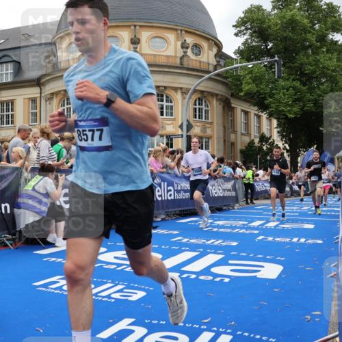 29.06.2025 - hella hamburg halbmarathon Strokosch-Dieckow http://msf.ph/oto/8268723 29.06.2025 10:46:00 Ziel 2189, 4277, 5648, 6460, 6532, 7961, 8269, 8577, 8871, 9585, 11936, 12084, 12269, 13630, 14462, 14804, 14911, 15149, 17008, 18081, 18185, 18702, 19116 meine-sportfotos.de