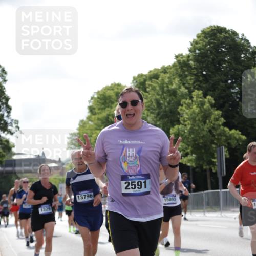 29.06.2025 - hella hamburg halbmarathon Jannik Wohlers http://msf.ph/oto/8268734 29.06.2025 10:01:12 Lombardsbrücke 1184, 1329, 1464, 1653, 1722, 1724, 1729, 1940, 2167, 2591, 2806, 2957, 3039, 3199, 3425, 3663, 4322, 4663, 5547, 5570, 5602, 5603, 5675, 6087, 6281, 6302, 6921, 7287, 8030, 8191, 8392, 8578, 8691, 8822, 8926, 10281, 10301, 10915, 11043, 12475, 12734, 12736, 13528, 13551, 13796, 14026, 14175, 14176, 14375, 14867, 15093, 15550, 16063, 16367, 16395, 16424, 16426, 16754, 16909, 17017, 17140, 17441, 17810, 18232, 18290, 18555, 18716, 18717, 18739, 18899, 18954, 19160 meine-sportfotos.de