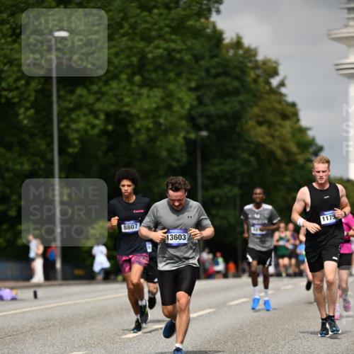 29.06.2025 - hella hamburg halbmarathon Dr. Thomas Lammeyer http://msf.ph/oto/8268739 29.06.2025 10:15:05 Kennedybrücke 1531, 2868, 4287, 5440, 8171, 8807, 8810, 10196, 10372, 11149 meine-sportfotos.de