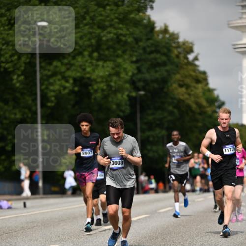 29.06.2025 - hella hamburg halbmarathon Dr. Thomas Lammeyer http://msf.ph/oto/8268768 29.06.2025 10:15:05 Kennedybrücke 1531, 2868, 4287, 5440, 8171, 8807, 8810, 10196, 10372, 11149 meine-sportfotos.de
