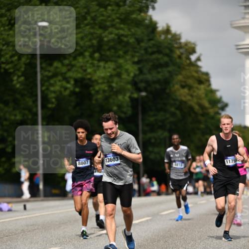 29.06.2025 - hella hamburg halbmarathon Dr. Thomas Lammeyer http://msf.ph/oto/8268787 29.06.2025 10:15:05 Kennedybrücke 1531, 2868, 4287, 5440, 8171, 8807, 8810, 10196, 10372, 11149 meine-sportfotos.de