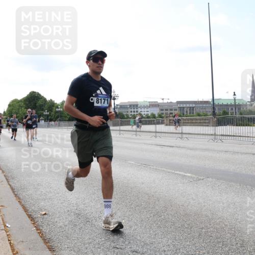 29.06.2025 - hella hamburg halbmarathon Lena Gebhardt http://msf.ph/oto/8268792 29.06.2025 10:11:16 Lombardsbrücke 1166, 1723, 1781, 1866, 2868, 3837, 4287, 5254, 5653, 7271, 7370, 8115, 8171, 8206, 8207, 8368, 8561, 9119, 9169, 9829, 10196, 10372, 11149, 11321, 11755, 12286, 12426, 12556, 12571, 12790, 12836, 13594, 13603, 13939, 14008, 14022, 14149, 14270, 15009, 15214, 15252, 15797, 15908, 16383, 17142, 17500, 17787, 18382, 19172, 19241 meine-sportfotos.de