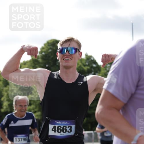 29.06.2025 - hella hamburg halbmarathon Jannik Wohlers http://msf.ph/oto/8268809 29.06.2025 10:01:14 Lombardsbrücke 1184, 1329, 1464, 1653, 1722, 1724, 1729, 1881, 1940, 2167, 2591, 2806, 2957, 3039, 3199, 3663, 4322, 4663, 5547, 5570, 5602, 5603, 6281, 6302, 6921, 8030, 8191, 8392, 8578, 8691, 8822, 8926, 10281, 10301, 10915, 11043, 12475, 12734, 12736, 13528, 13551, 13796, 14026, 14175, 14176, 14375, 15093, 16063, 16367, 16395, 16424, 16426, 16754, 16909, 17017, 17140, 17441, 17670, 17810, 18232, 18290, 18555, 18716, 18717, 18739, 18899, 18954, 19160 meine-sportfotos.de