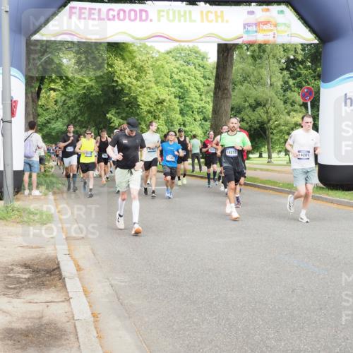 29.06.2025 - hella hamburg halbmarathon MichiJ http://msf.ph/oto/8268901 29.06.2025 10:31:06 Zwischen KM18-KM19 2233, 9371, 14201, 14210, 15301, 15921, 17363, 18304 meine-sportfotos.de